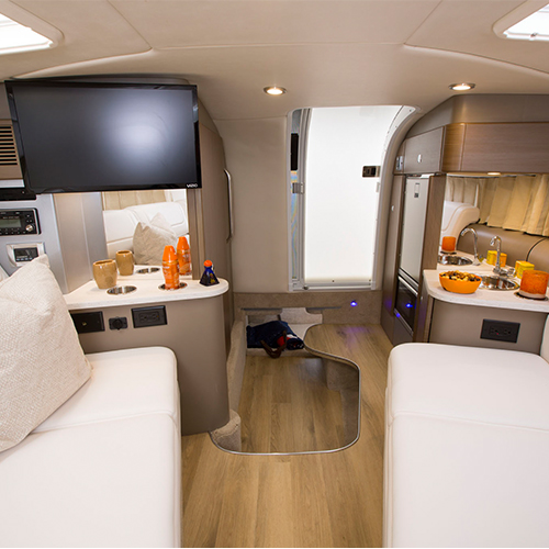 Formula Boat interior dining